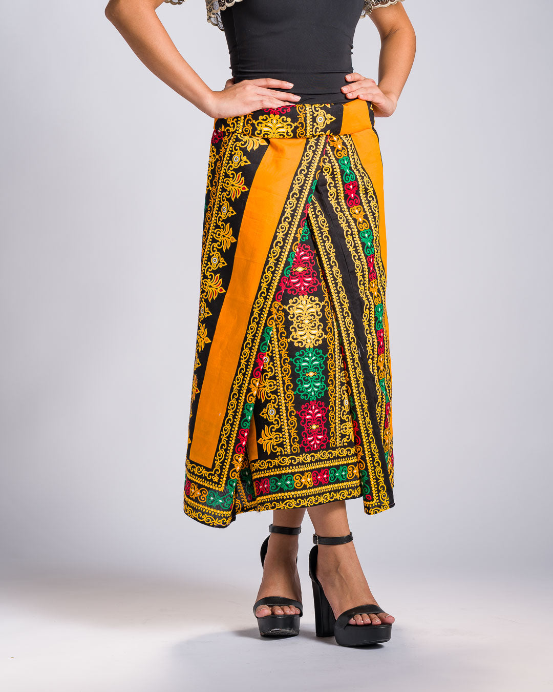 'Luwalhati' Malong Mindanao Geometric Print (Golden)