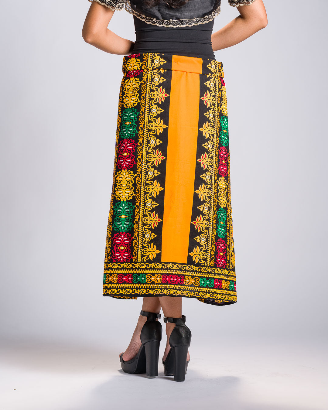 'Luwalhati' Malong Mindanao Geometric Print (Golden)